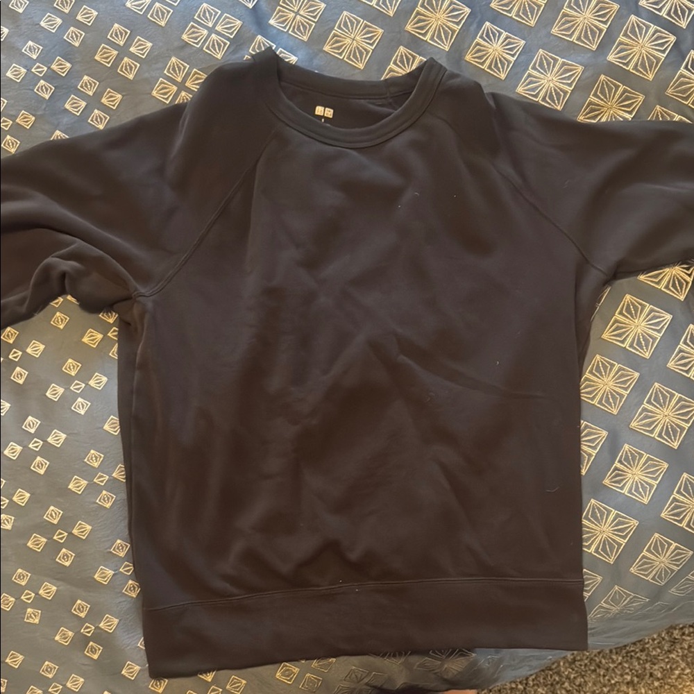 Uniqlo Men’s Black Crewneck